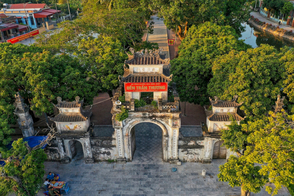 Nghi Môn Ngoại Đền Trần Thương 